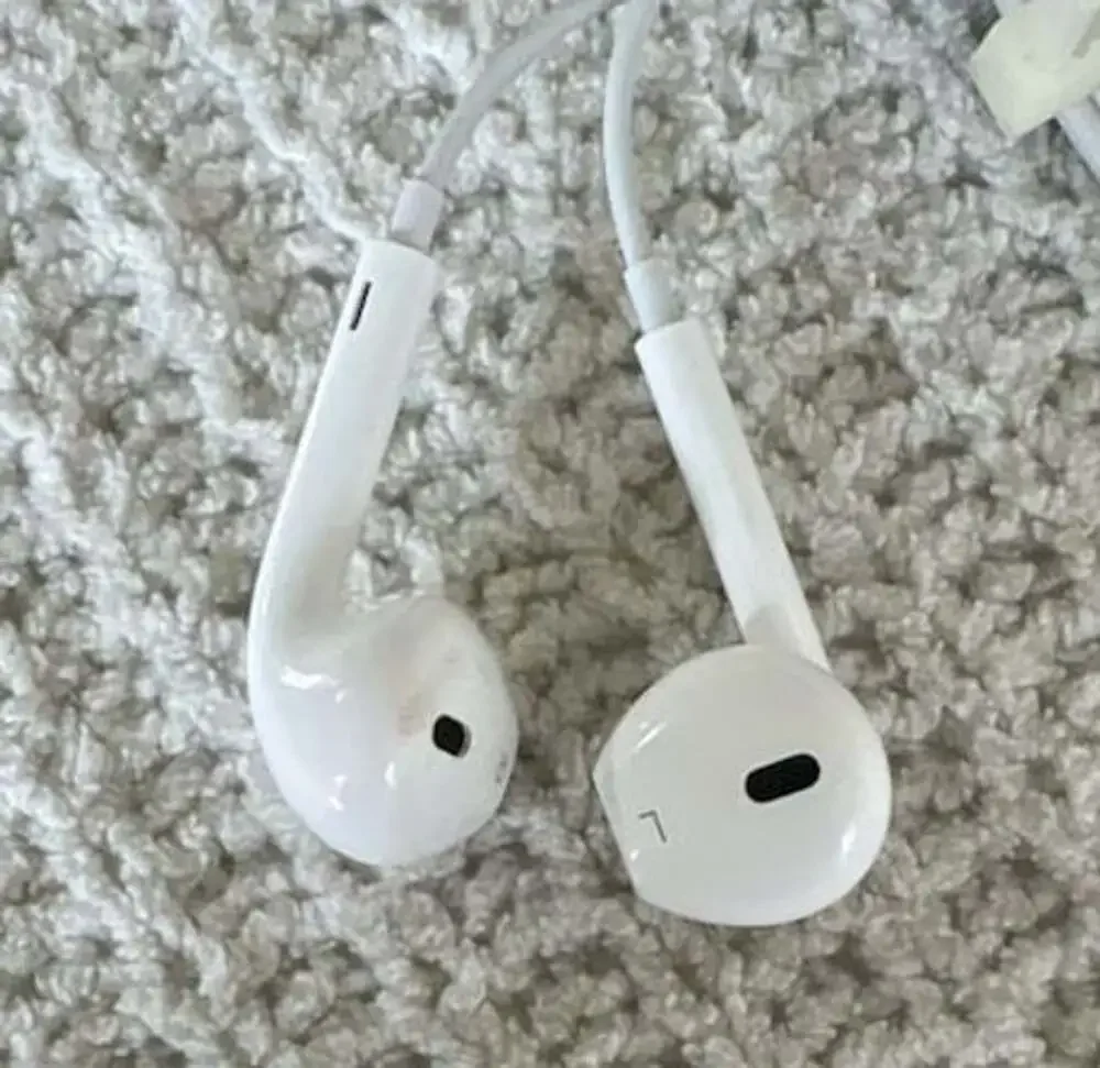 Apple EarPods with Lightning Connector White